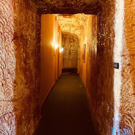 Desert Cave Hotel Coober Pedy Dış mekan fotoğraf