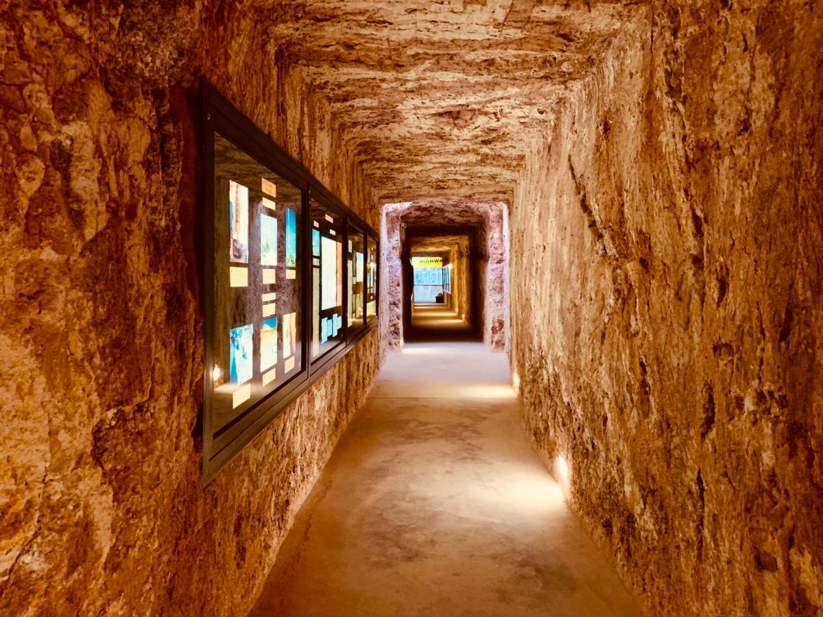 Desert Cave Hotel Coober Pedy Dış mekan fotoğraf